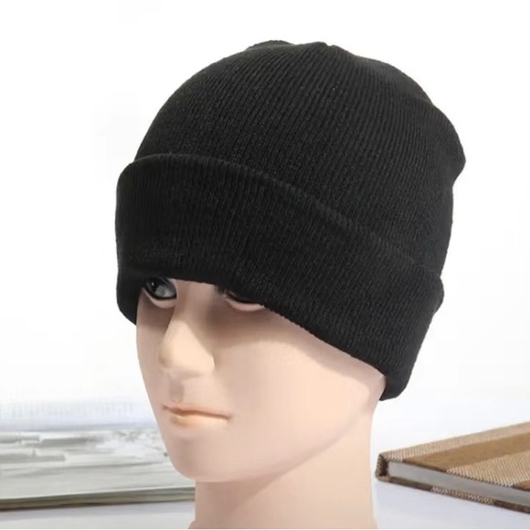 Black beanie hat - Picture 2 of 3